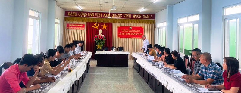 Hai đơn vị trao đổi kinh nghiệm tổ chức mô hình hoạt động của Nhà hát Ca Múa Nhạc Biển Xanh Bình Thuận